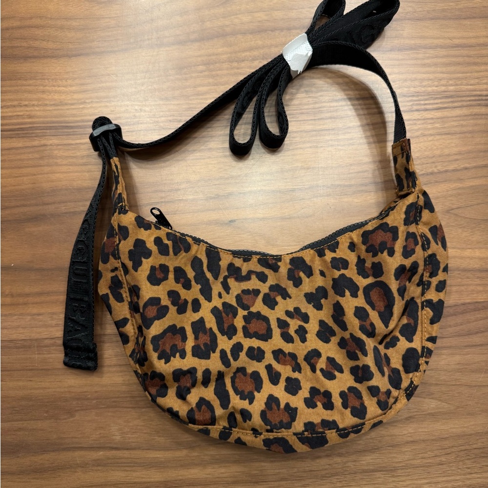 BAGGU Brown and Black Crossbody Bag with Modern Crescent Shape